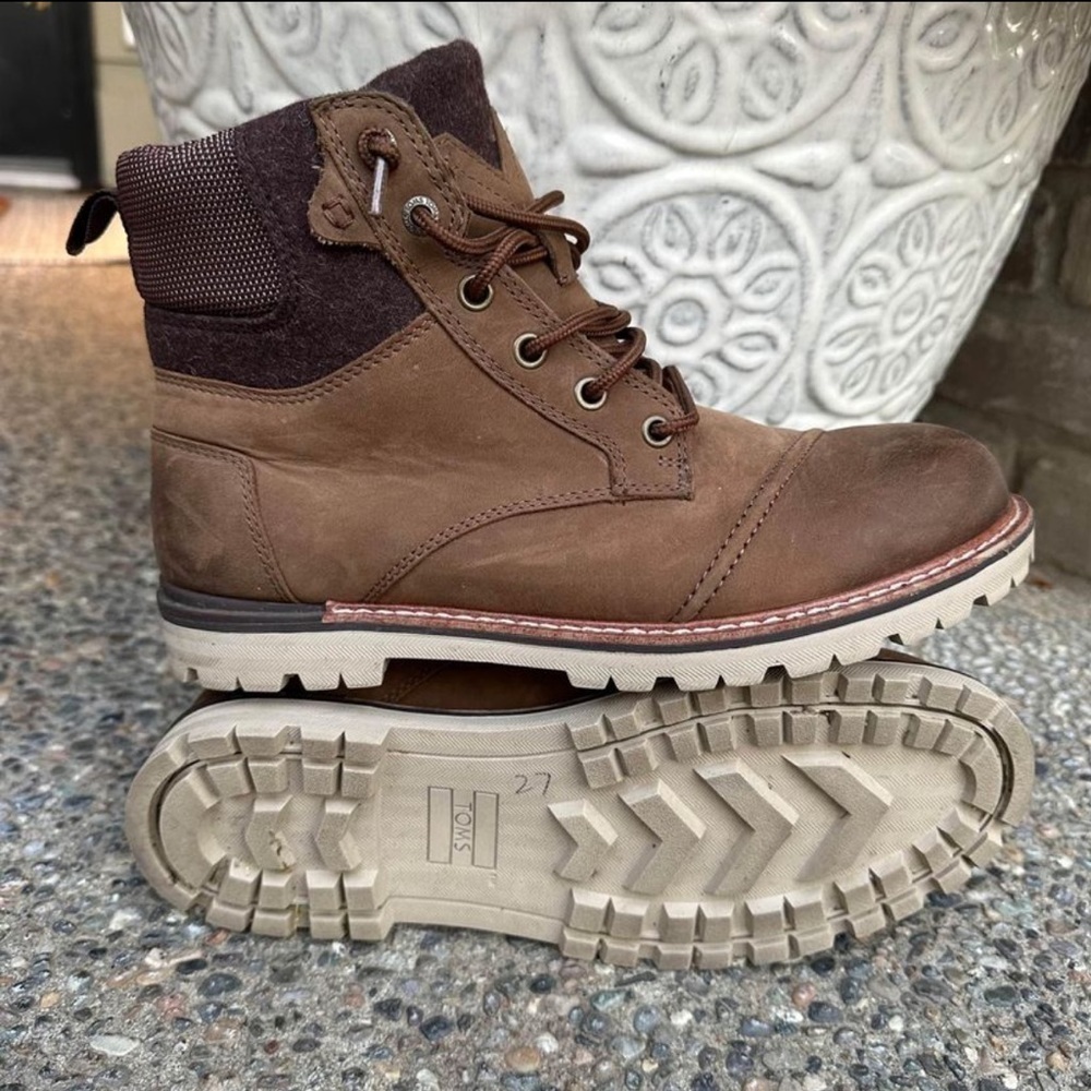 TOMS Men’s Size 7 brown boots